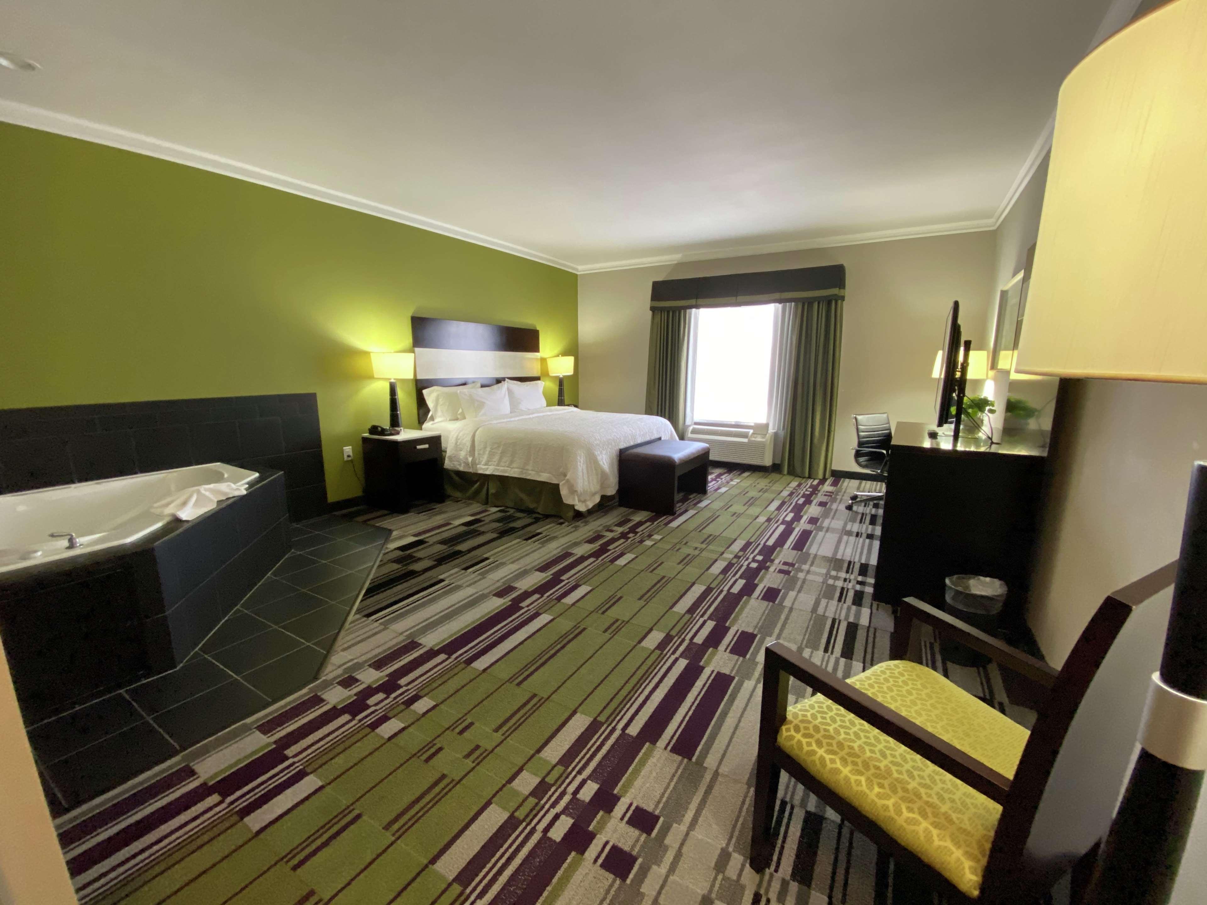 Hampton Inn By Hilton Leesville Fort Johnson Экстерьер фото