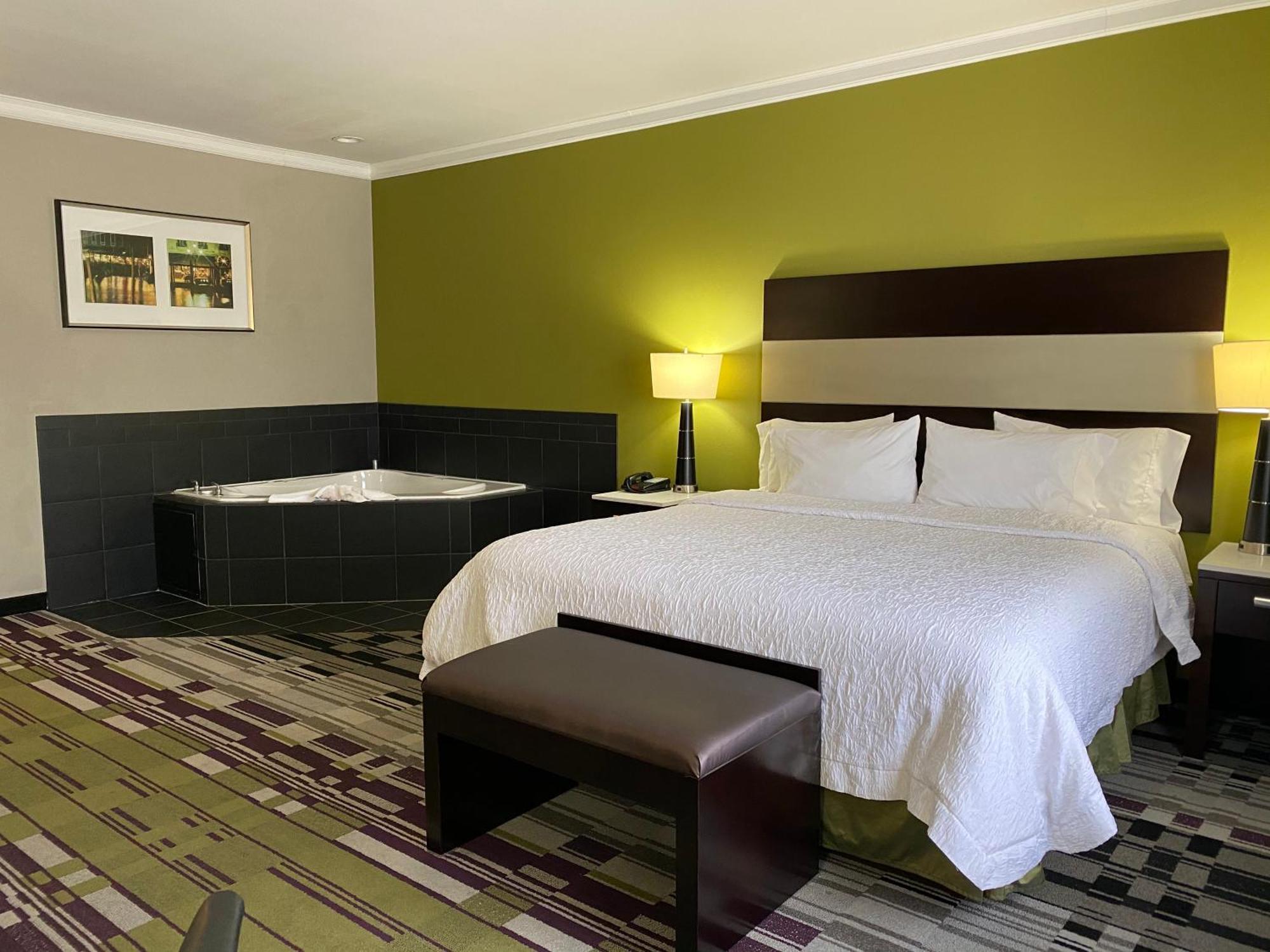 Hampton Inn By Hilton Leesville Fort Johnson Экстерьер фото