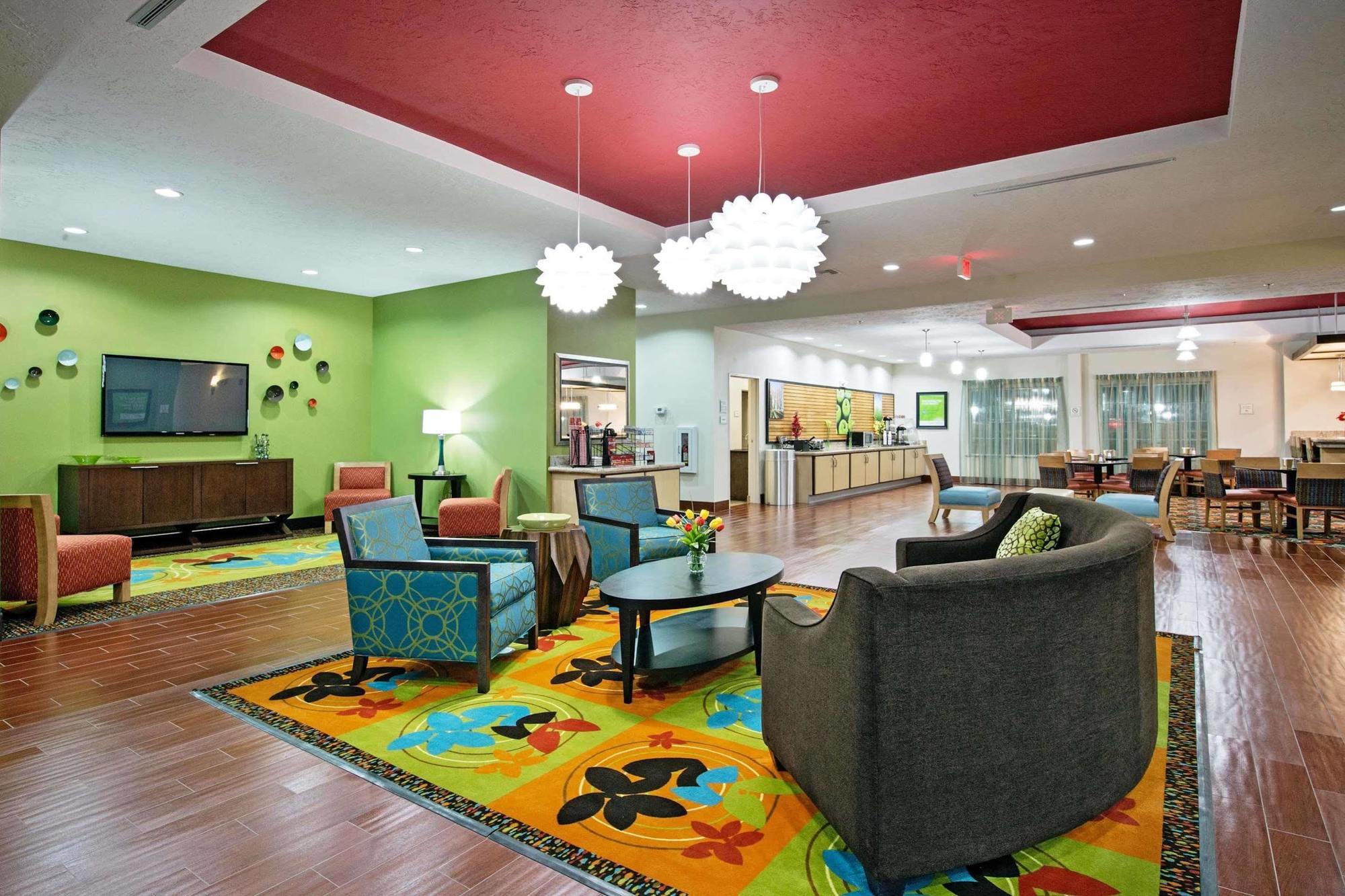 Hampton Inn By Hilton Leesville Fort Johnson Экстерьер фото